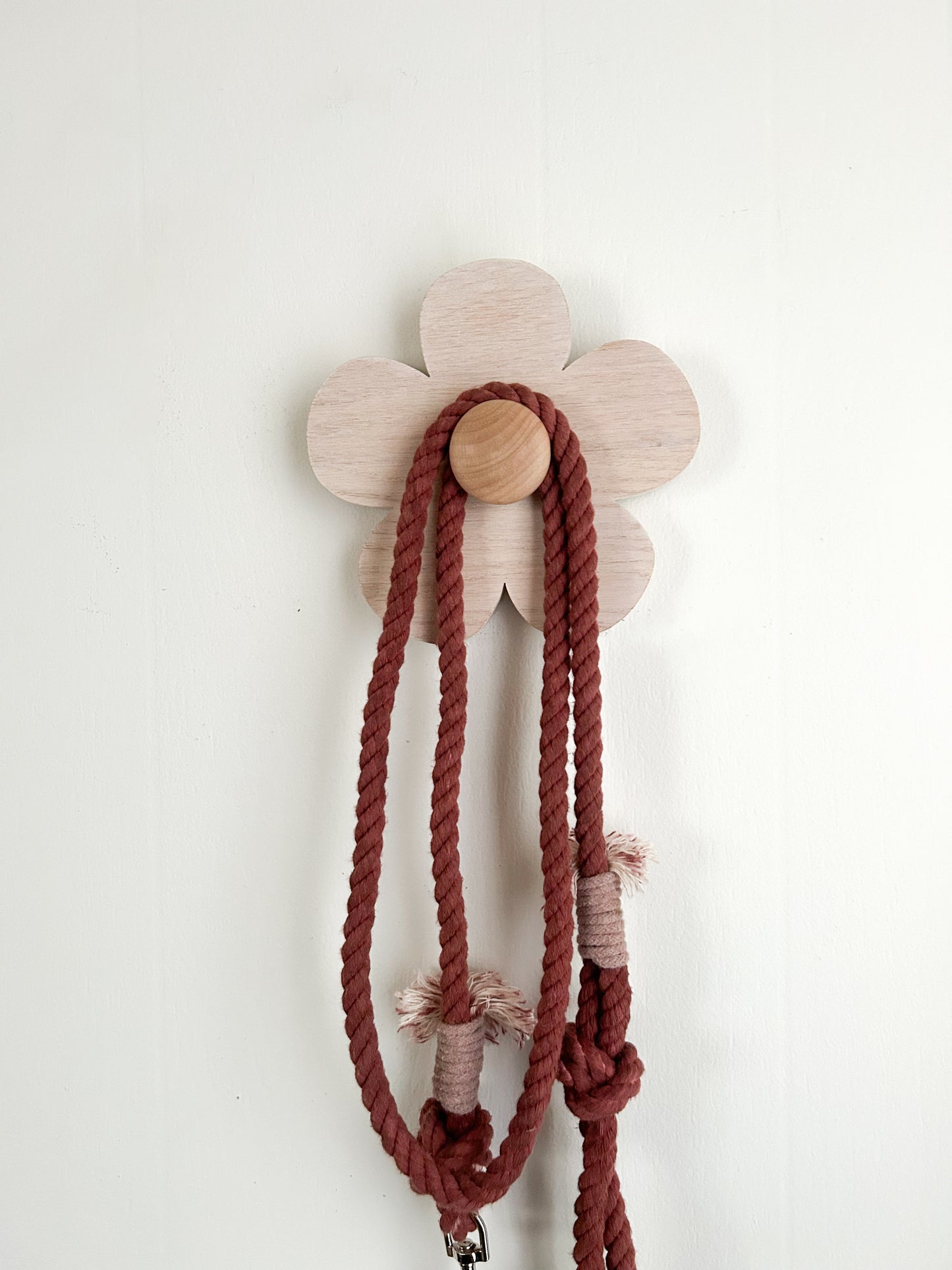 Hardwood Daisy Leash Holder