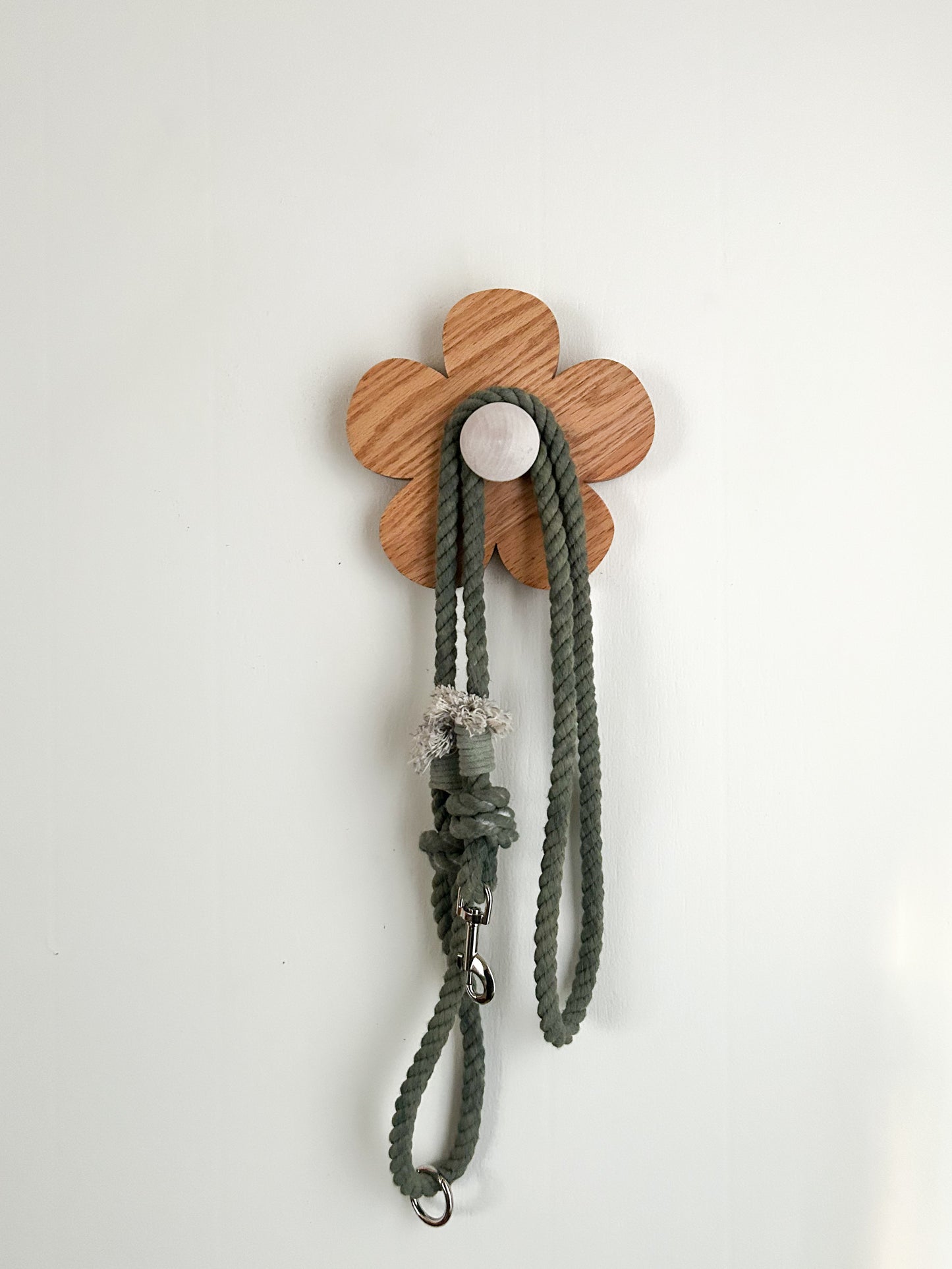 Hardwood Daisy Leash Holder