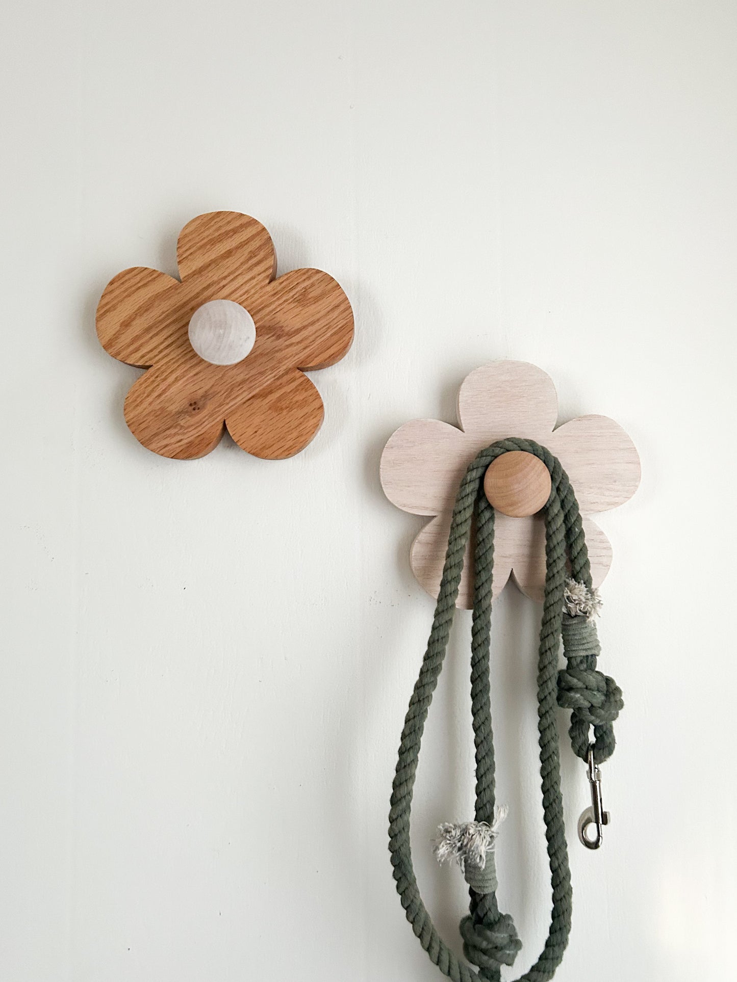 Hardwood Daisy Leash Holder